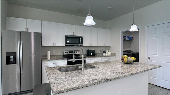 Building Photo - 2129 Hibiscus Pl