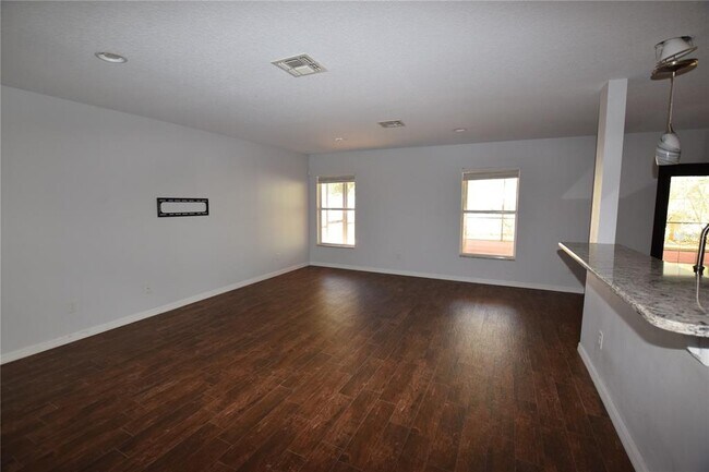 Building Photo - 1328 Karok St