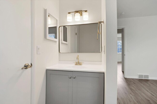 Building Photo - 3080 Pine Valley Rd