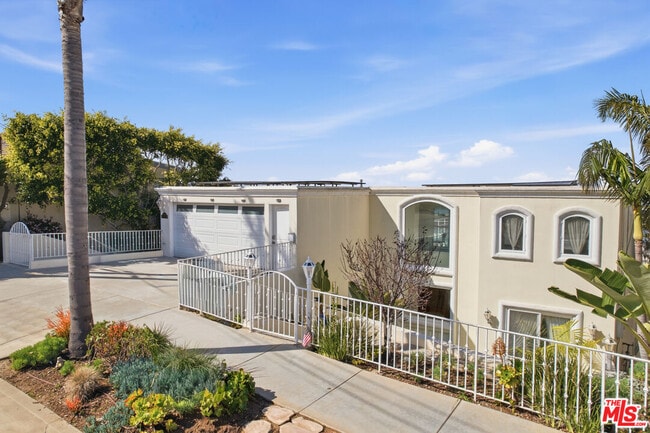 Building Photo - 8120 Billowvista Dr