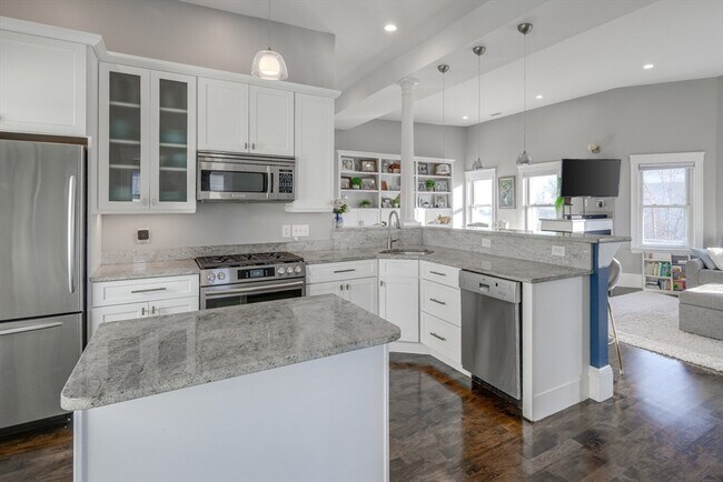 Building Photo - 41 Farragut Rd