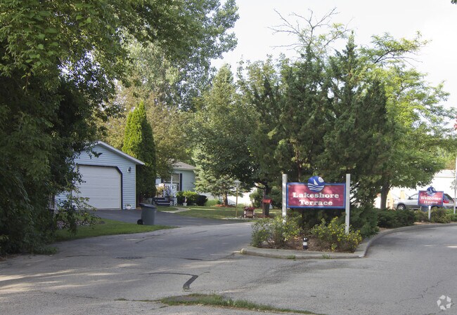 Primary Photo - Lakeshore Landing