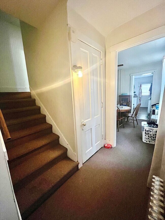 Building Photo - 255-257 N Spring St