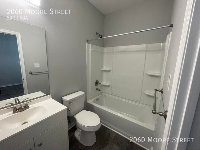 Building Photo - 2060 W Moore St