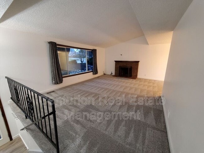 Building Photo - 869 Meadowlawn Dr SE