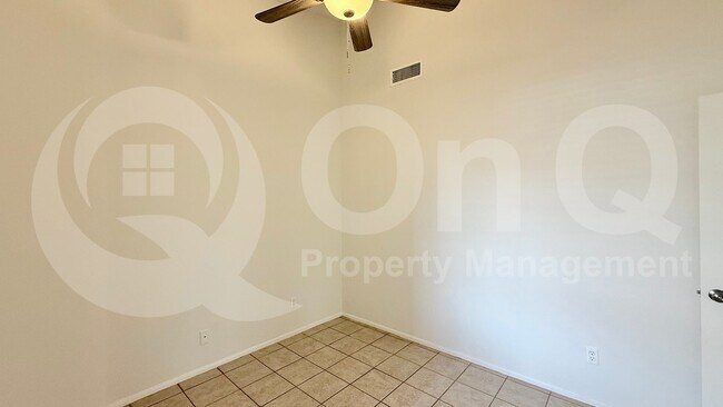 Building Photo - 307 N Red Rock St