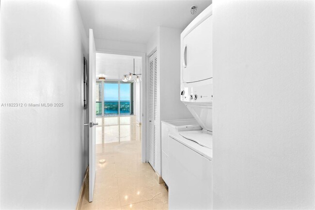 Building Photo - 19400 Turnberry Way