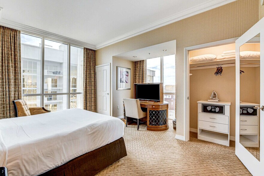 Building Photo - 135 E Harmon Ave