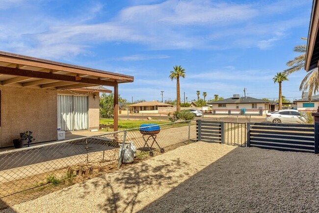 Building Photo - Brand new 3 bedroom renovation next to His...