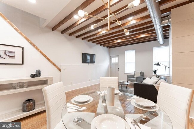 Building Photo - 1906 N Lawrence St