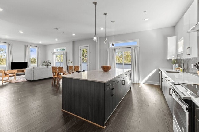 Building Photo - 1224 2nd Ave S