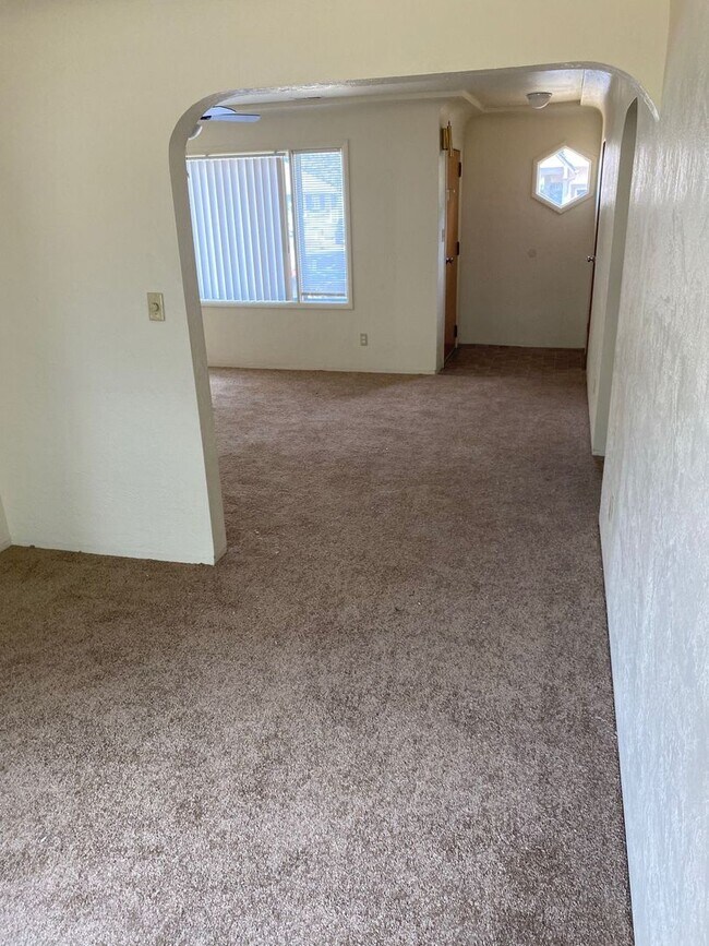 Building Photo - (487) 25th Street Duplex - 2 Bedroom / 1 B...