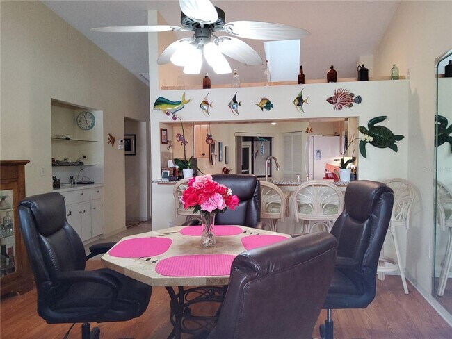 Building Photo - Seasonal 3/2/2 waterfront villa in Punta Gorda