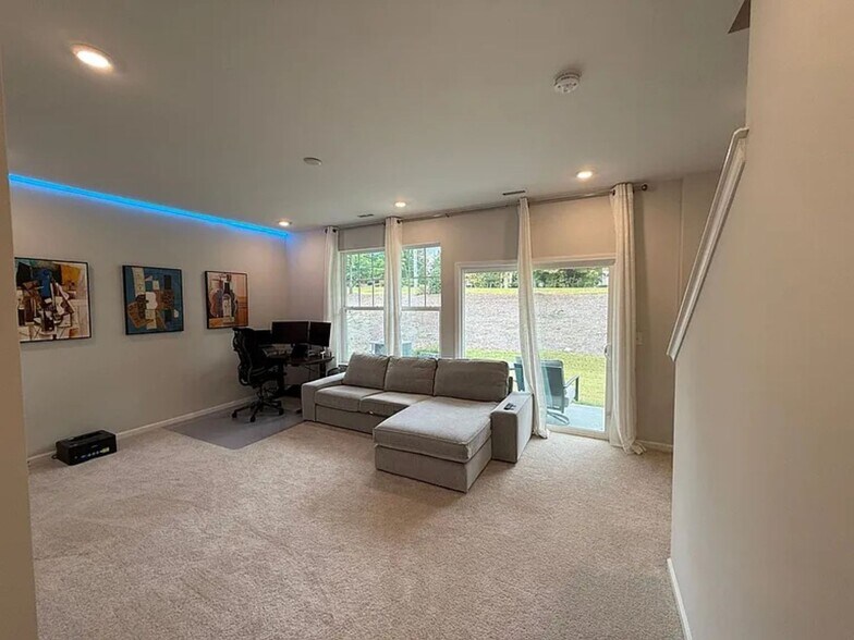 Building Photo - 1228 Commack Dr