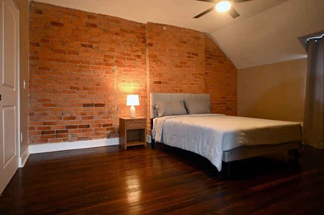 Building Photo - 2369 Park Ave