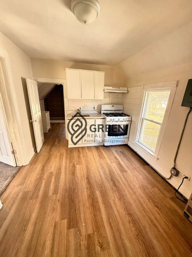 Building Photo - 641-645 N Indiana Ave