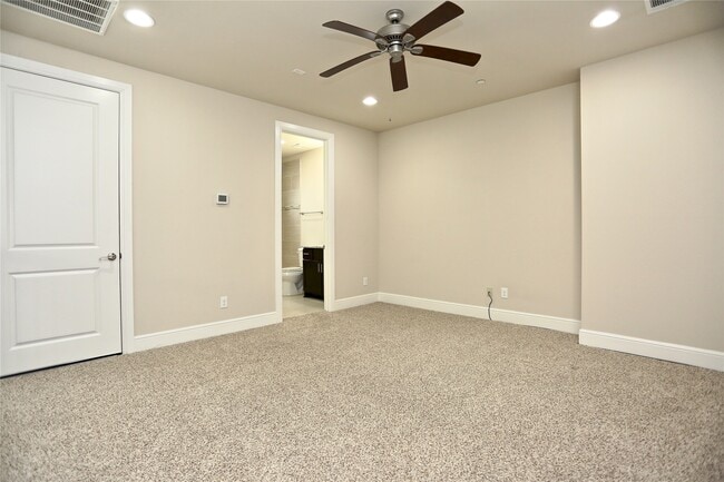 Building Photo - 4009 Lillian St