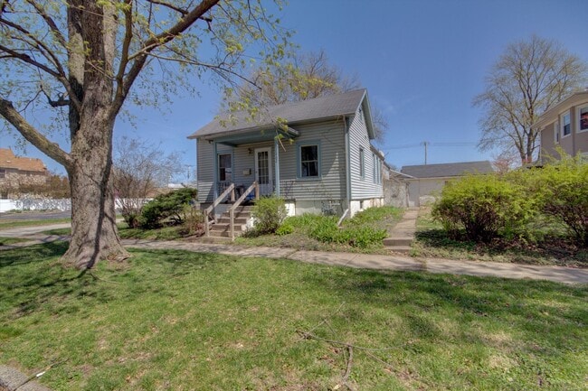Building Photo - 2 bed home
