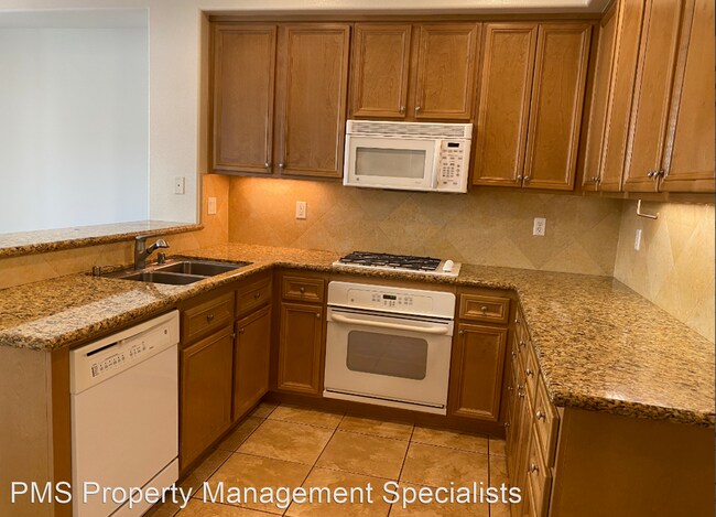 Building Photo - 3 br, 3 bath House - 4153 Laredo Ln #C
