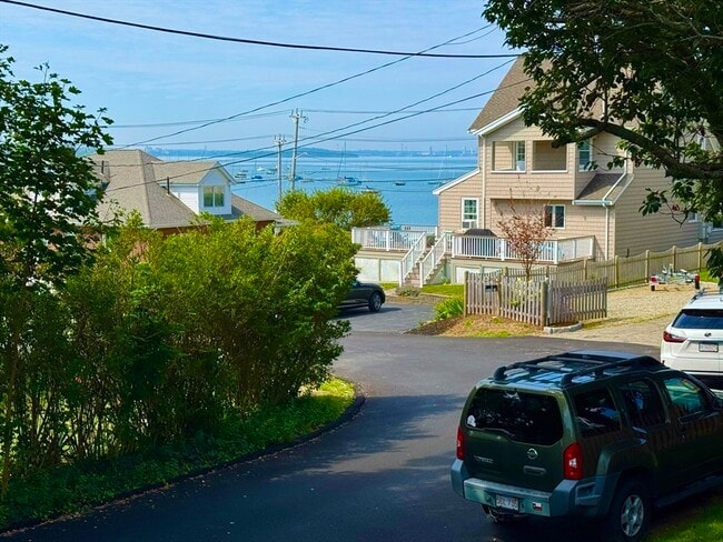 Building Photo - 11 Mayflower Rd