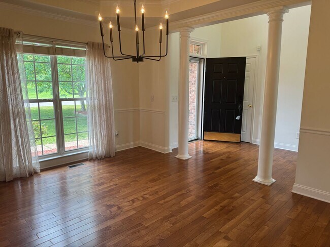 Building Photo - Brentwood 4BR Home
