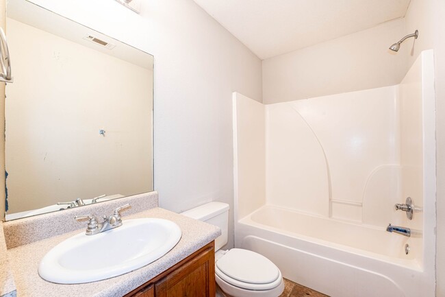 Building Photo - 318 E Marietta Ct