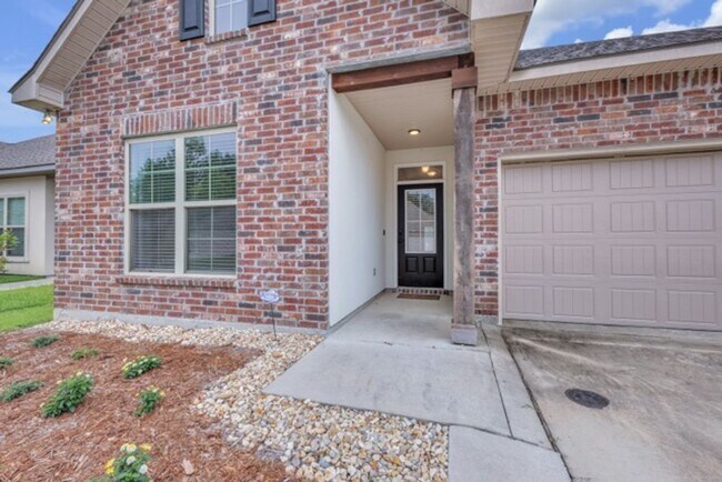 Building Photo - 4 Bedroom House Near LSU on Burbank