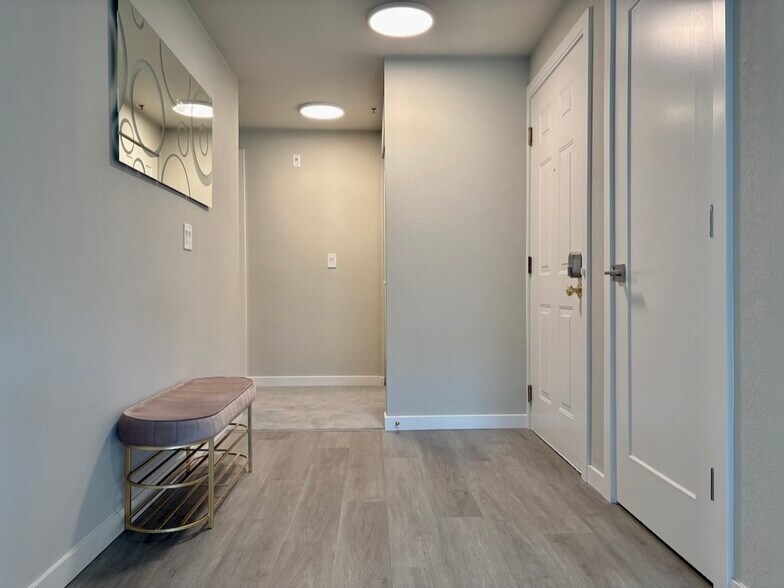 Entryway - 12510 109th Ct NE
