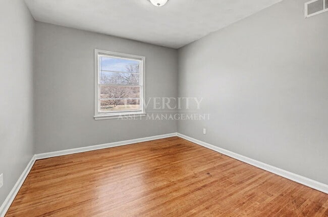 Building Photo - A MUST SEE LOCATED IN A BEAUTIFUL PART OF THE CITY!!!!!! SECTION 8 WELCOMED!!