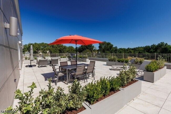 Building Photo - 1181 Morris Ave