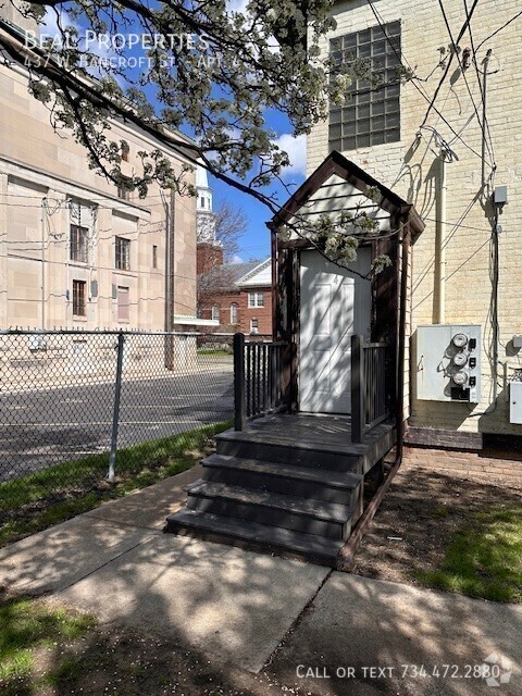 Building Photo - 437 W Bancroft St