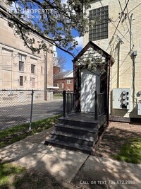 Building Photo - 437 W Bancroft St