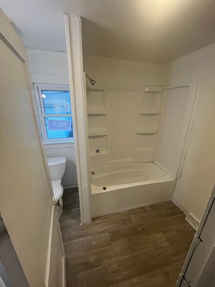 Bathroom - 911 17th Ave