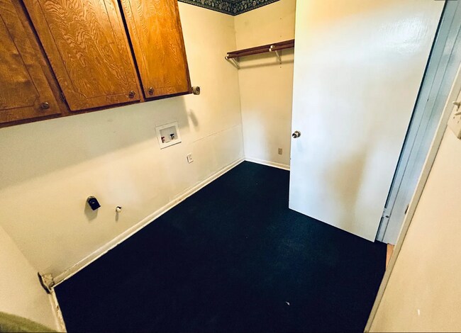 Building Photo - 1203 Blueridge Pky