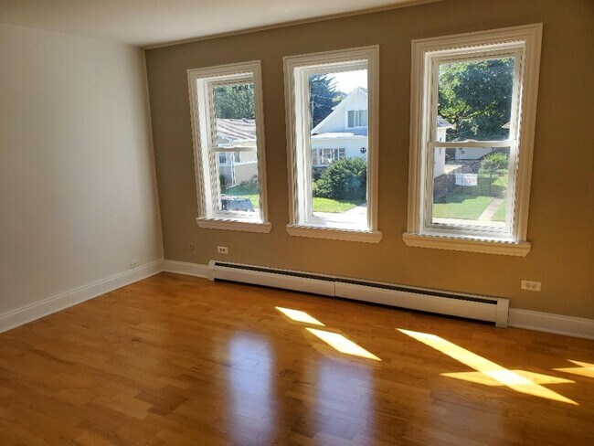 Building Photo - 1328 Webford Ave
