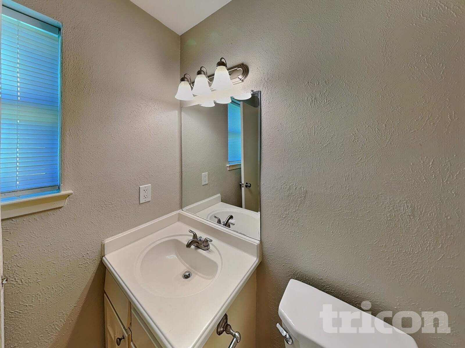 Building Photo - 1555 Willowbrook St