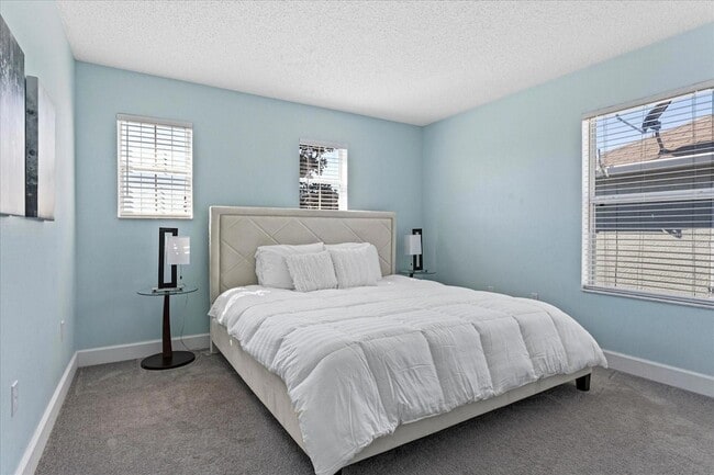 Building Photo - 642 Elderberry Dr