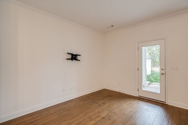 Building Photo - 3125 Sassafras Ln