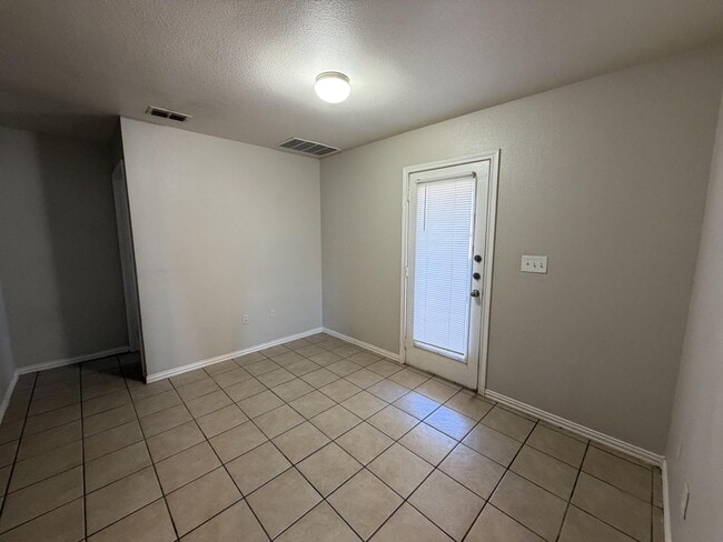 Building Photo - 533 N Clinton Ave