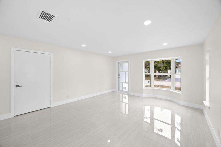 Building Photo - 5664 Boynton Crescent