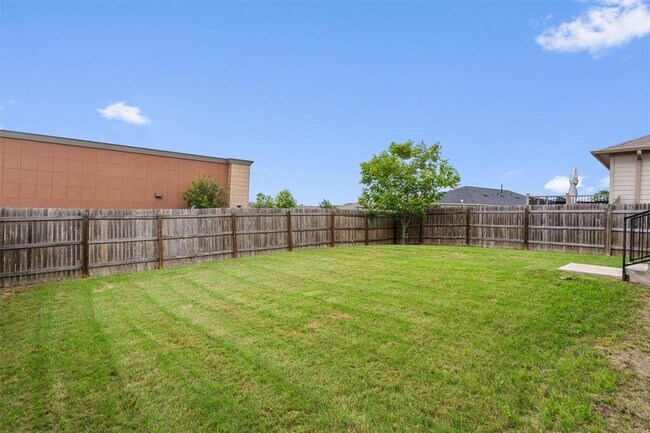 Building Photo - 116 Miles Dr
