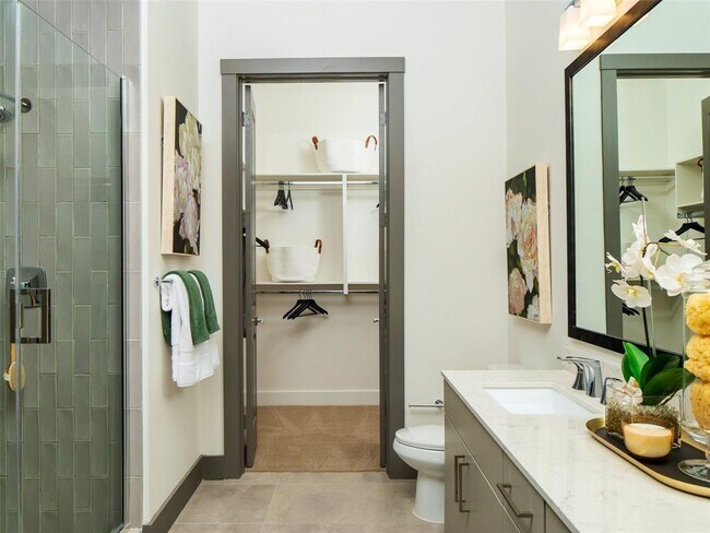 Building Photo - 4641 Montrose Blvd