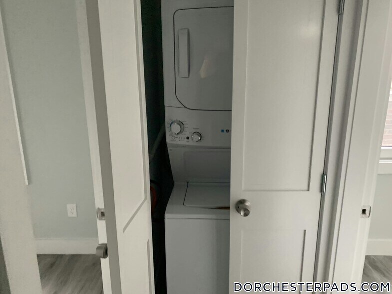 Building Photo - 86 Fayston St