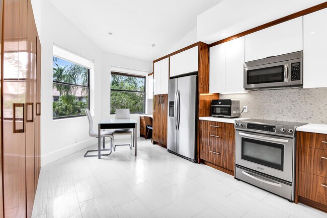 Building Photo - 16922 Isle of Palms Dr