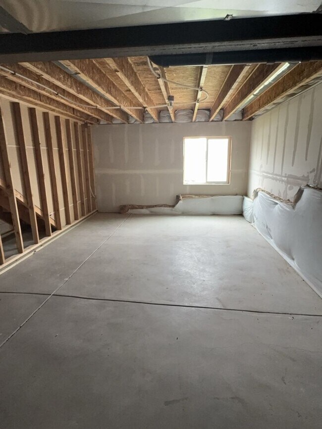 Building Photo - 3 Bed. 2 Bath, 2 Car Garage in Promontory