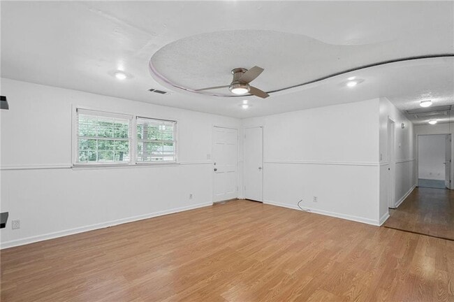 Building Photo - 472 Camden Cir