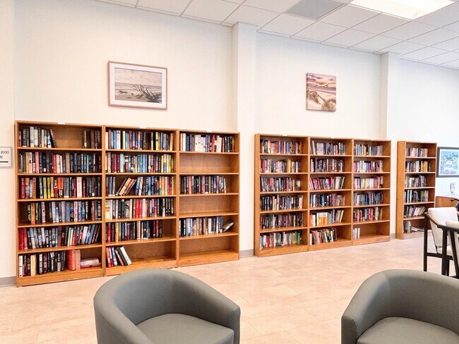 Building Photo - 620 Horizon W