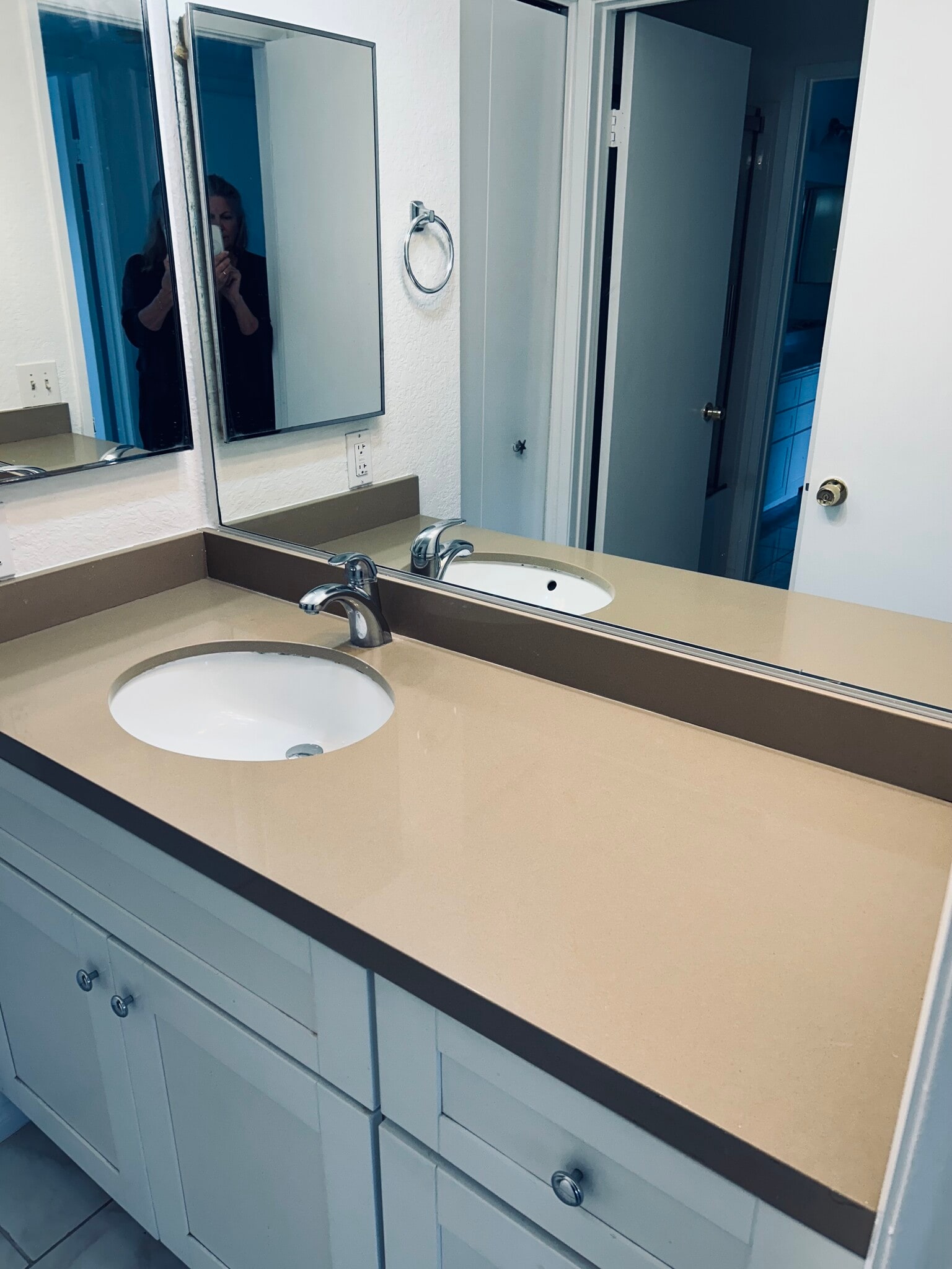 Building Photo - 4070 Porte La Paz