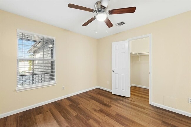 Building Photo - 7209 Oak Meadow Dr