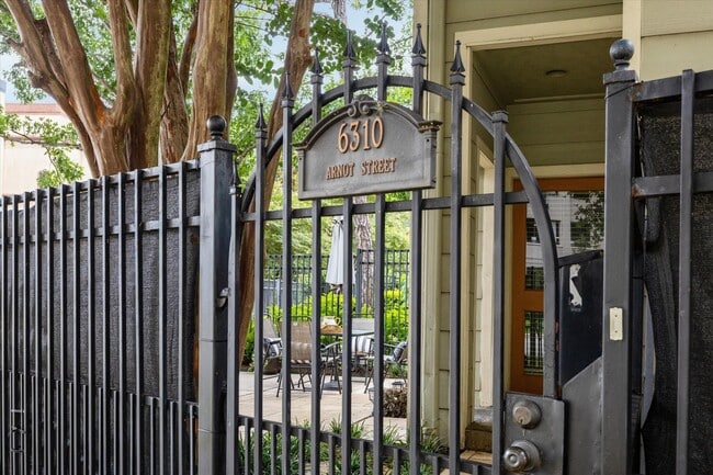 Primary Photo - 6310 Arnot St